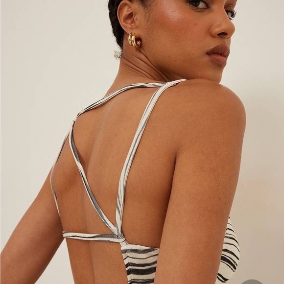 NA-KD Squared Neck Mini Dress - Picture 5 of 10